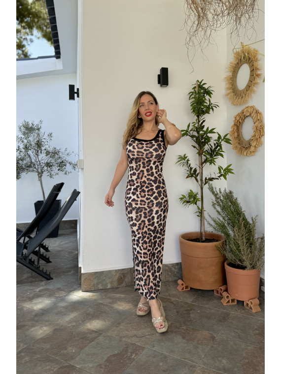 Vestido de tirantes en punto de canalé con estampado animal print.