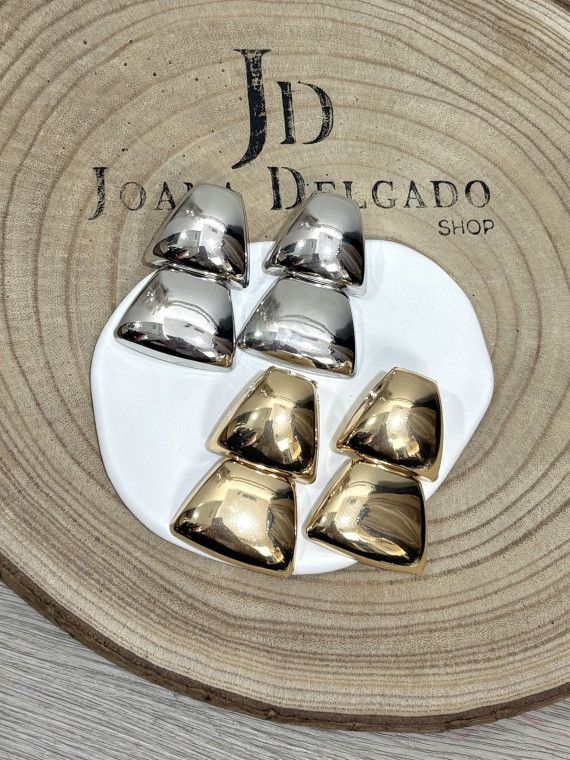 Pendientes grandes metálicos.