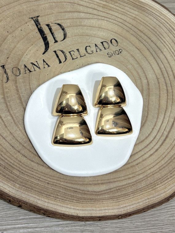 Pendientes grandes metálicos.