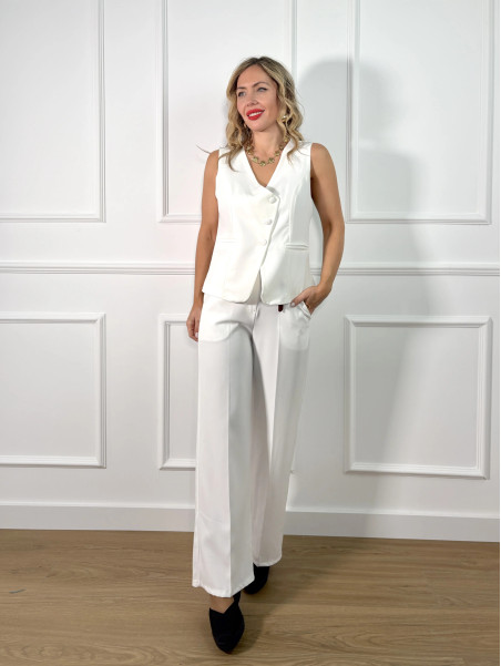 Pantalón de pinza , tipo Palazzo en color blanco ideal para combinar.