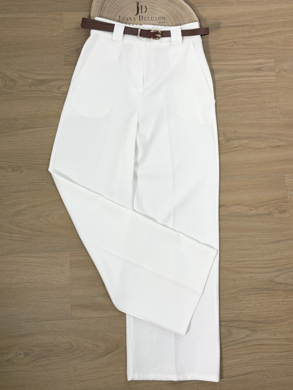 Pantalón de pinza , tipo Palazzo en color blanco ideal para combinar.