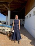 Vestido de fiesta midi en color azul marino