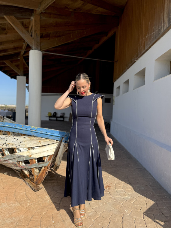 Vestido de fiesta midi en color azul marino