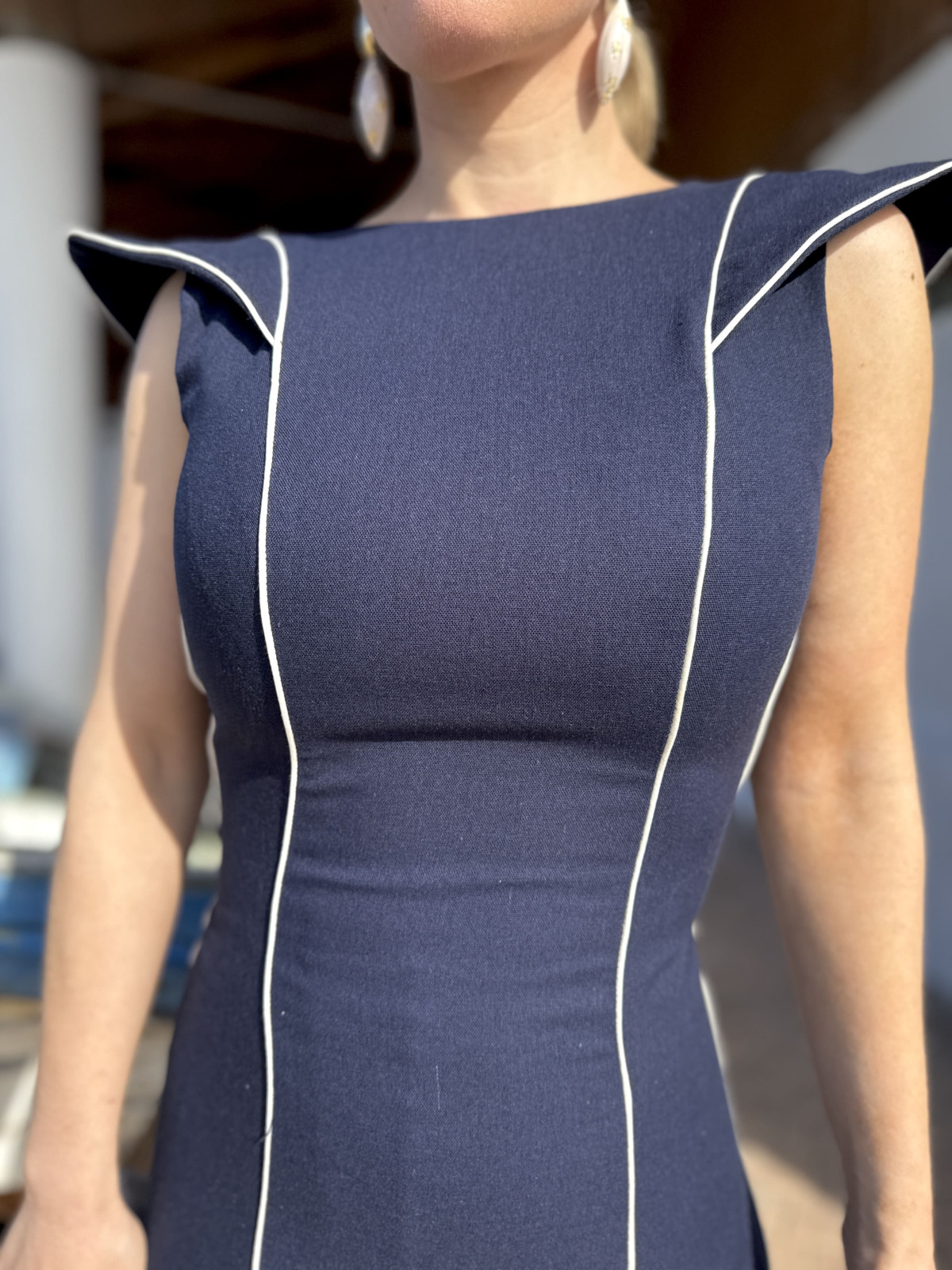 Vestido de fiesta midi en color azul marino