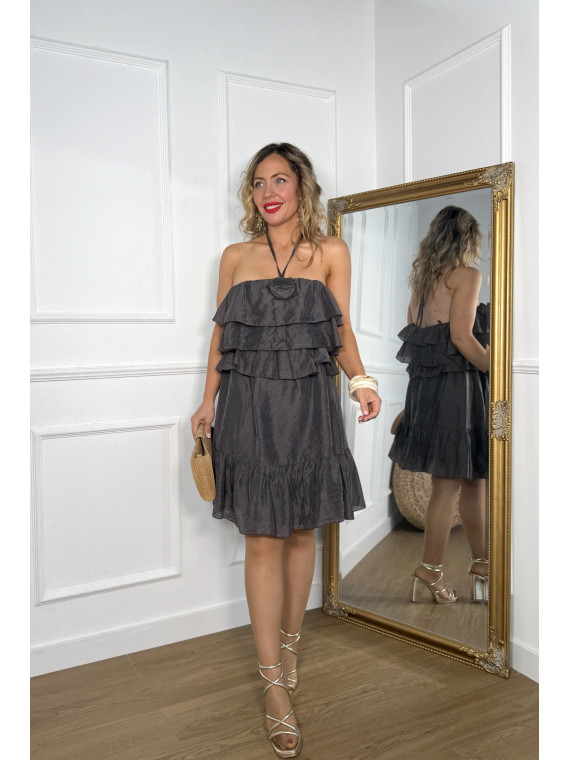 Vestido corto de volantes ideal para un look veraniego.