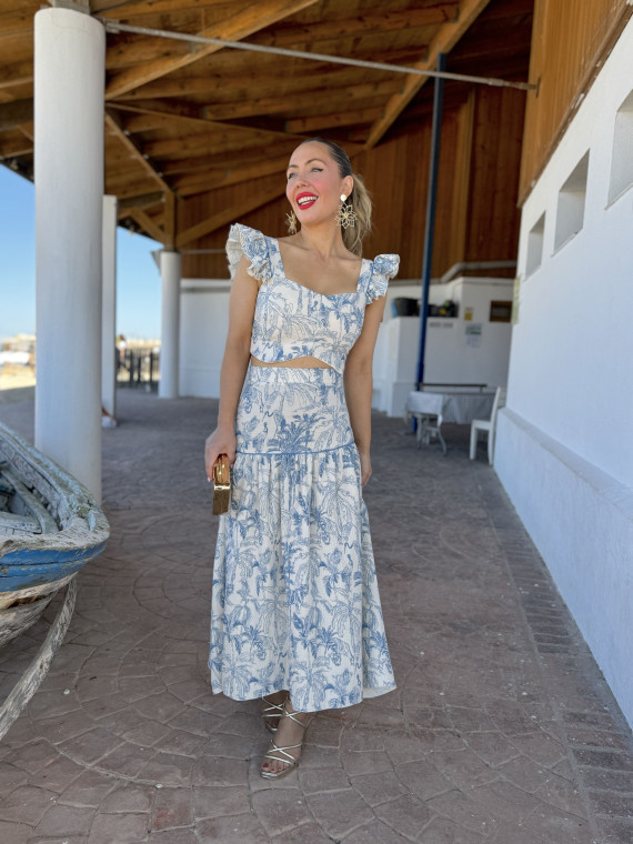 Conjunto de dos piezas compuesto por top y falda  de vuelo.