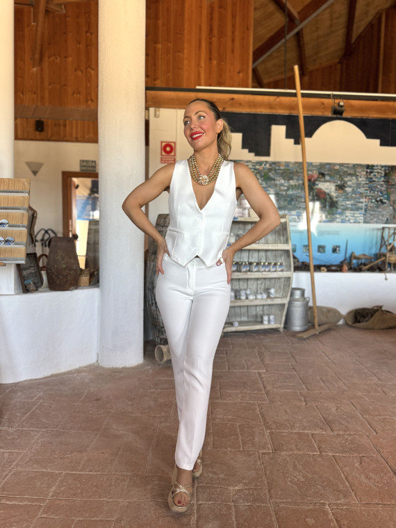 Pantalón de pinza en color blanco.