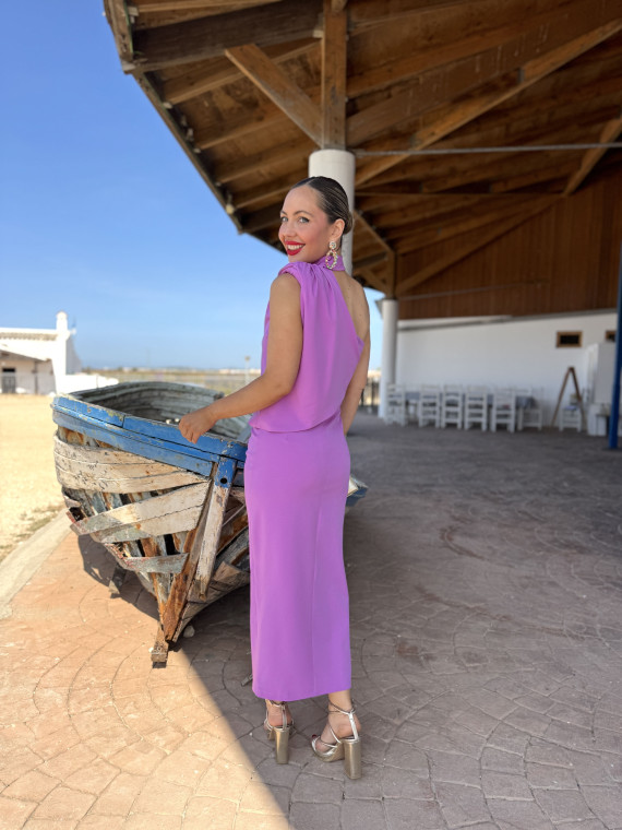 Vestido de fiesta midi de crepe fluído ideal para una invitada de boda