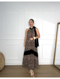 Vestido largo con estampado en animal print de leopardo.