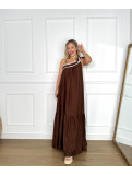 Vestido largo de corte asimétrico en color marrón chocolate.