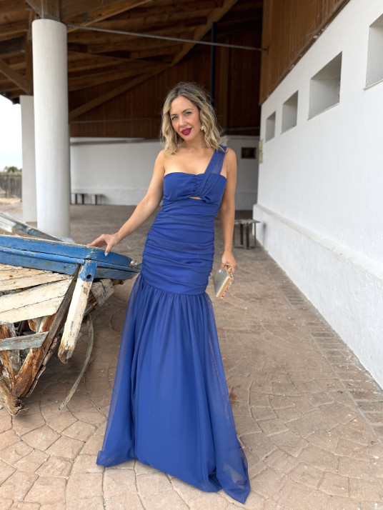 Vestido largo de fiesta en microtul de efecto fruncido.