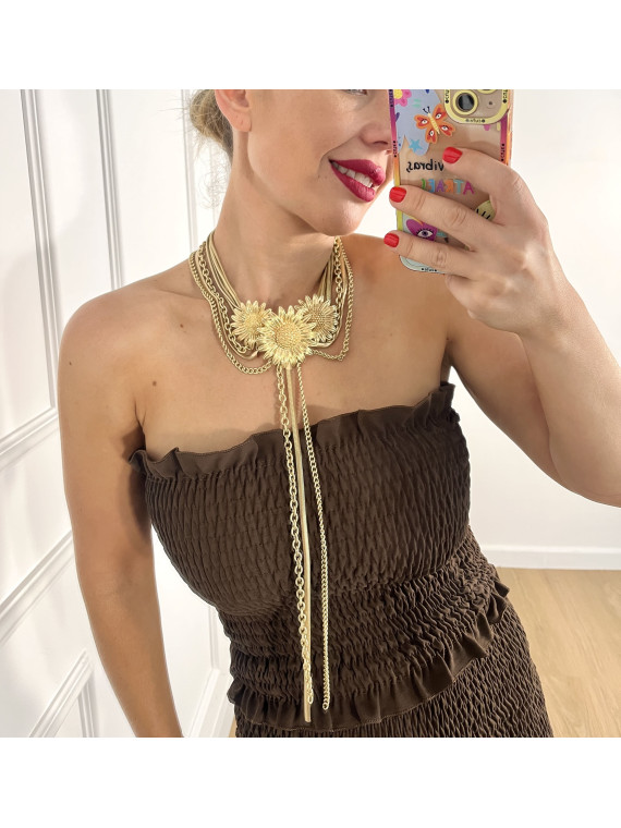 Collar metálico dorado con adorno de cadenas y girasoles.