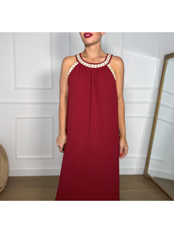 Vestido largo en color liso, con adorno de tira de algodón y rafia.