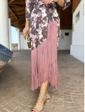 Vestido midi de fiesta con flecos, un modelo elegante.