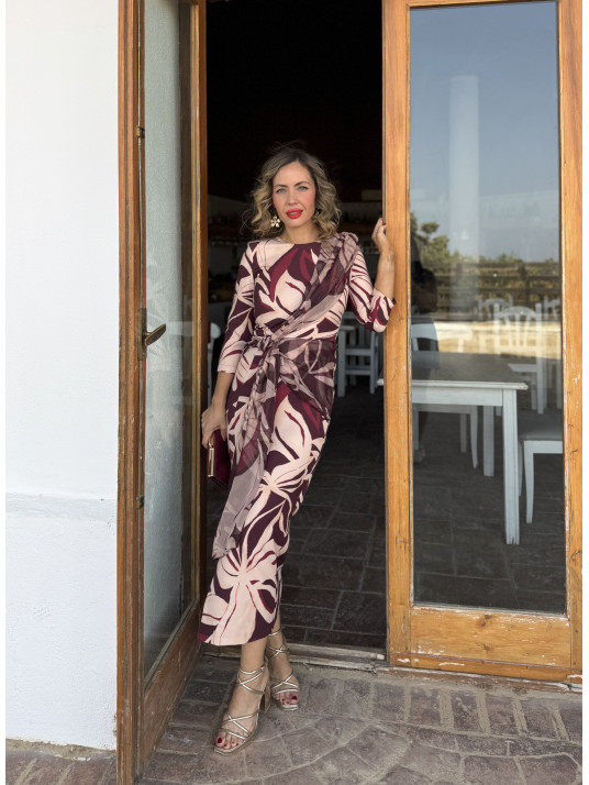 Vestido de fiesta de largo midi, ideal para ser la invitada perfecta.