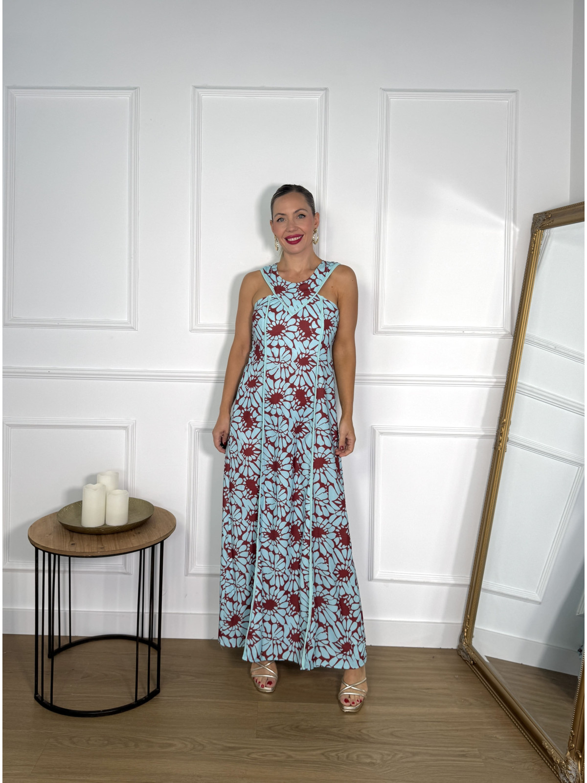 Vestido largo con estampado floral, ideal para tus mejores looks.