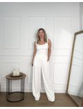 Pantalón palazzo en color blanco con pinzas. Pantalón palazzo en color blanco con pinzas.