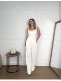 Pantalón palazzo en color blanco con pinzas. Pantalón palazzo en color blanco con pinzas.