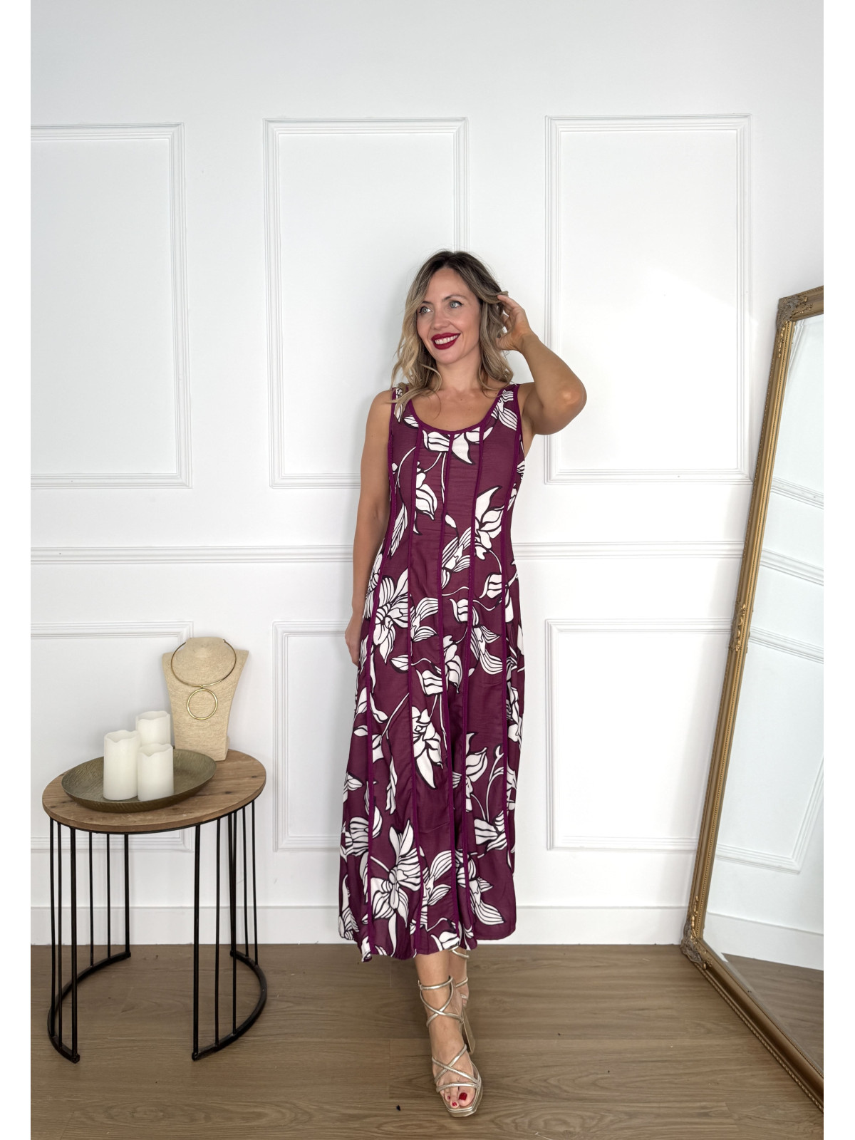 Vestido en tirantes anchos con estampado floral.