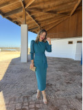 Vestido de fiesta midi en color turquesa ideal para ser una invitada.