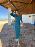 Vestido de fiesta midi en color turquesa ideal para ser una invitada.