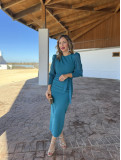 Vestido de fiesta midi en color turquesa ideal para ser una invitada.