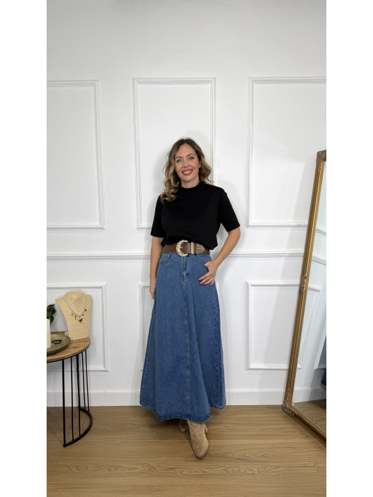 Camiseta básica de cuello alto tipo cisne.