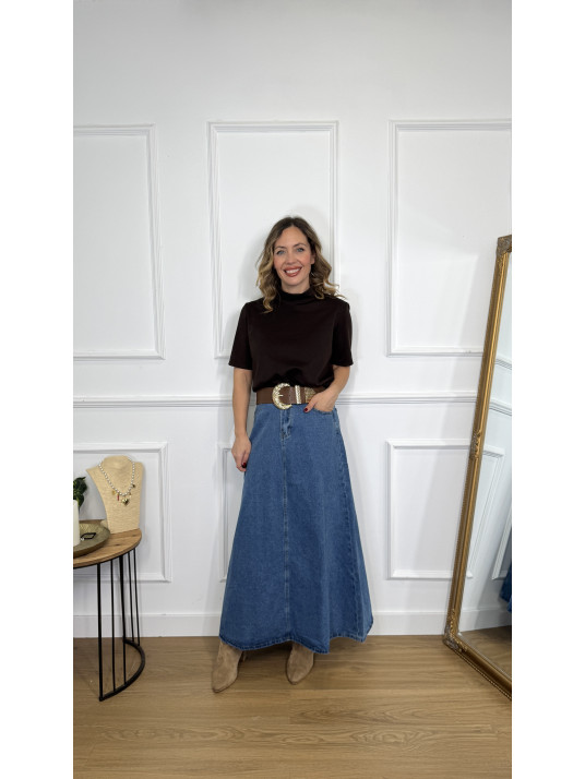 Camiseta básica de cuello alto tipo cisne.