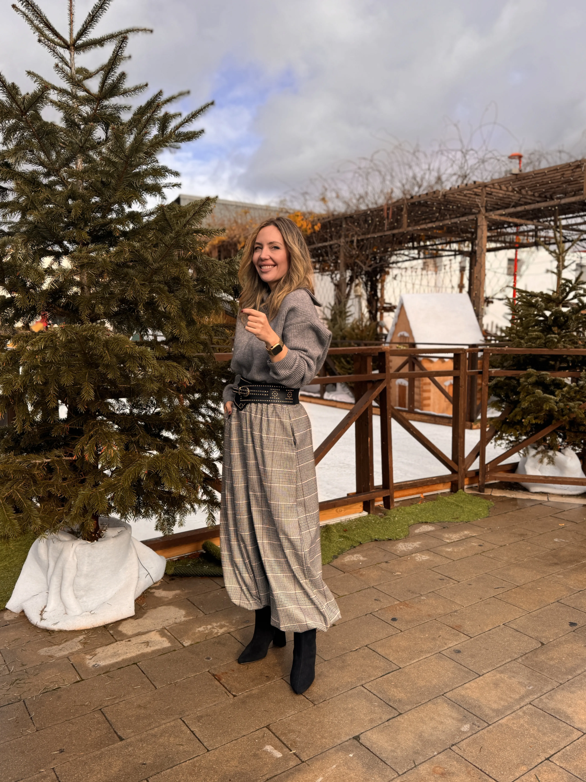 Pantalón de cuadros de talle alto con corte globo.