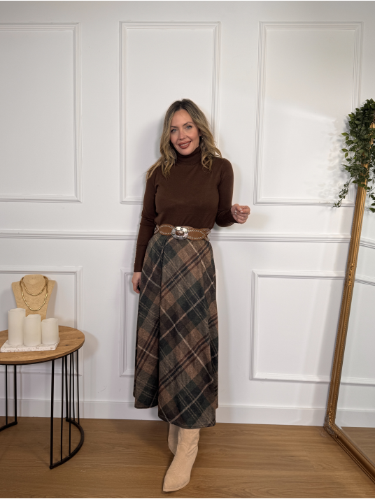 Falda midi de vuelo con estampado de cuadros.