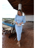 Vestido de fiesta midi en color azul celeste, ideal para eventos.