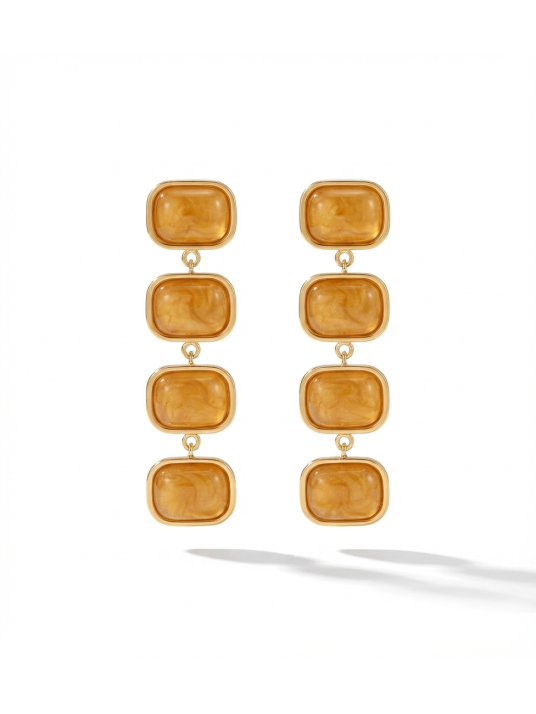 Pendientes largos con cuatro piezas rectangulares en tono ámbar.