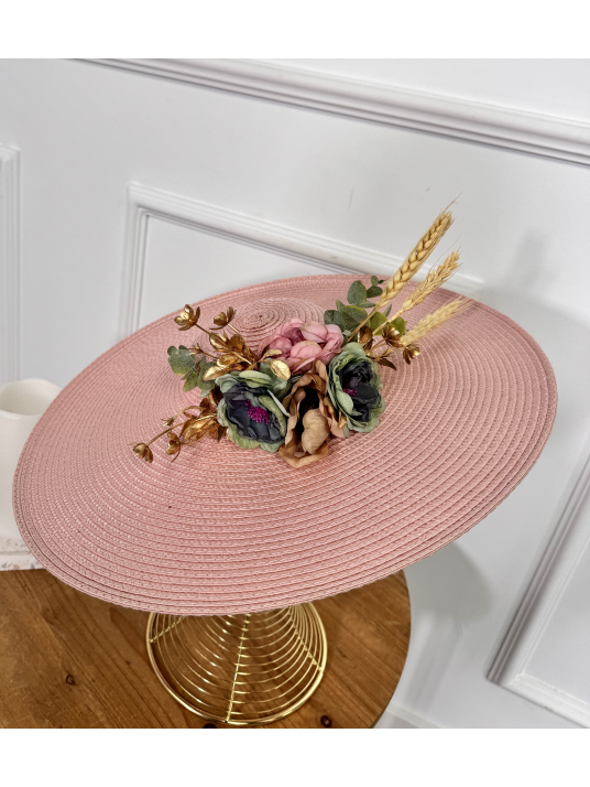 Pamela rosa nude con flores en tonos rosas, nude, verdes.