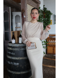 Vestido de fiesta midi en color beige, ideal para eventos especiales.