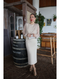 Vestido de fiesta midi en color beige, ideal para eventos especiales.