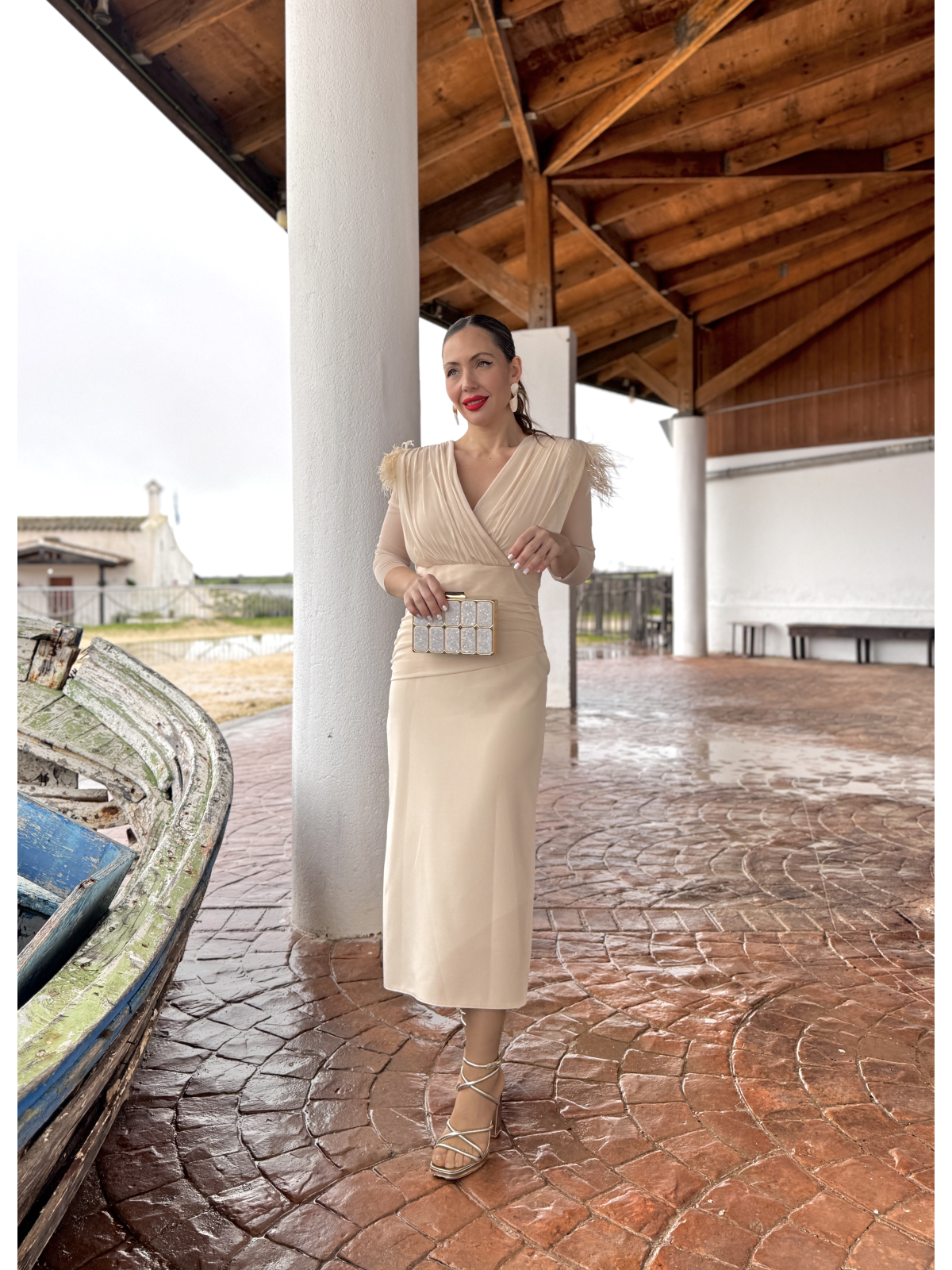 Vestido de fiesta midi, perfecto para mamás de comunión y bautizo.