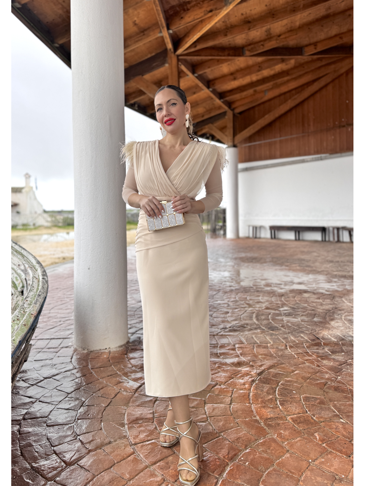 Vestido de fiesta midi, perfecto para mamás de comunión y bautizo.