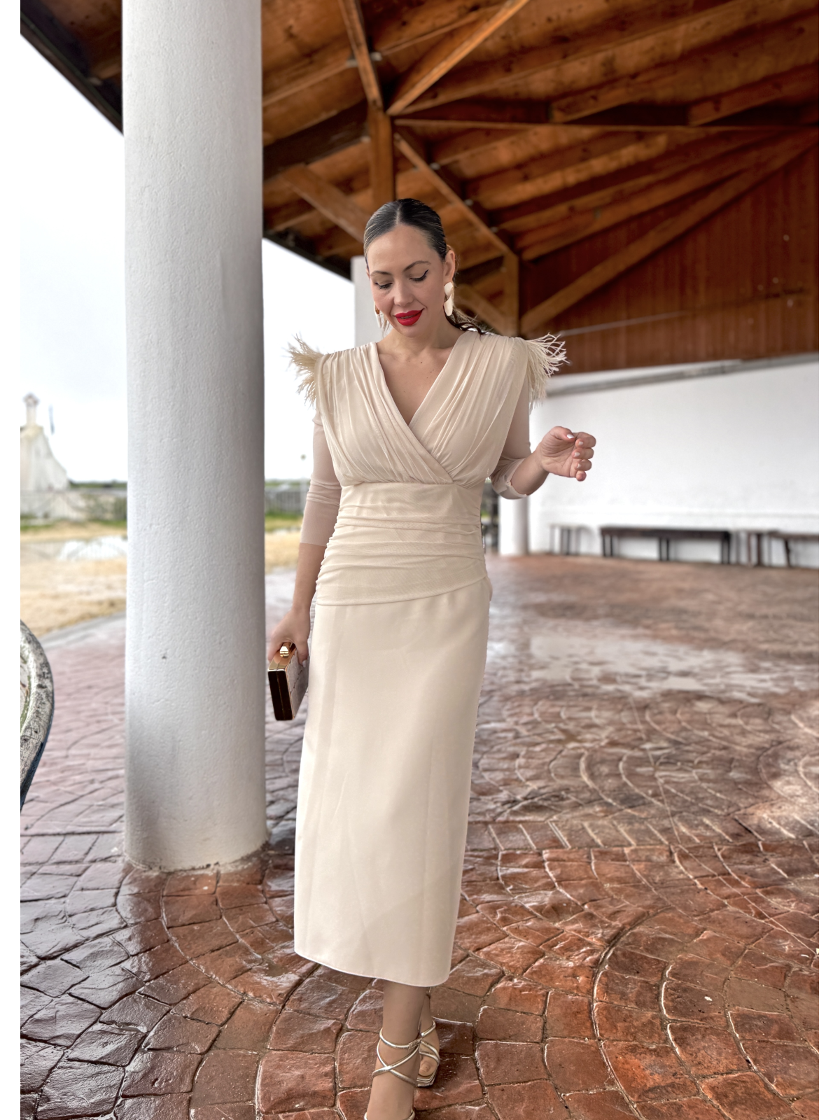 Vestido de fiesta midi, perfecto para mamás de comunión y bautizo.