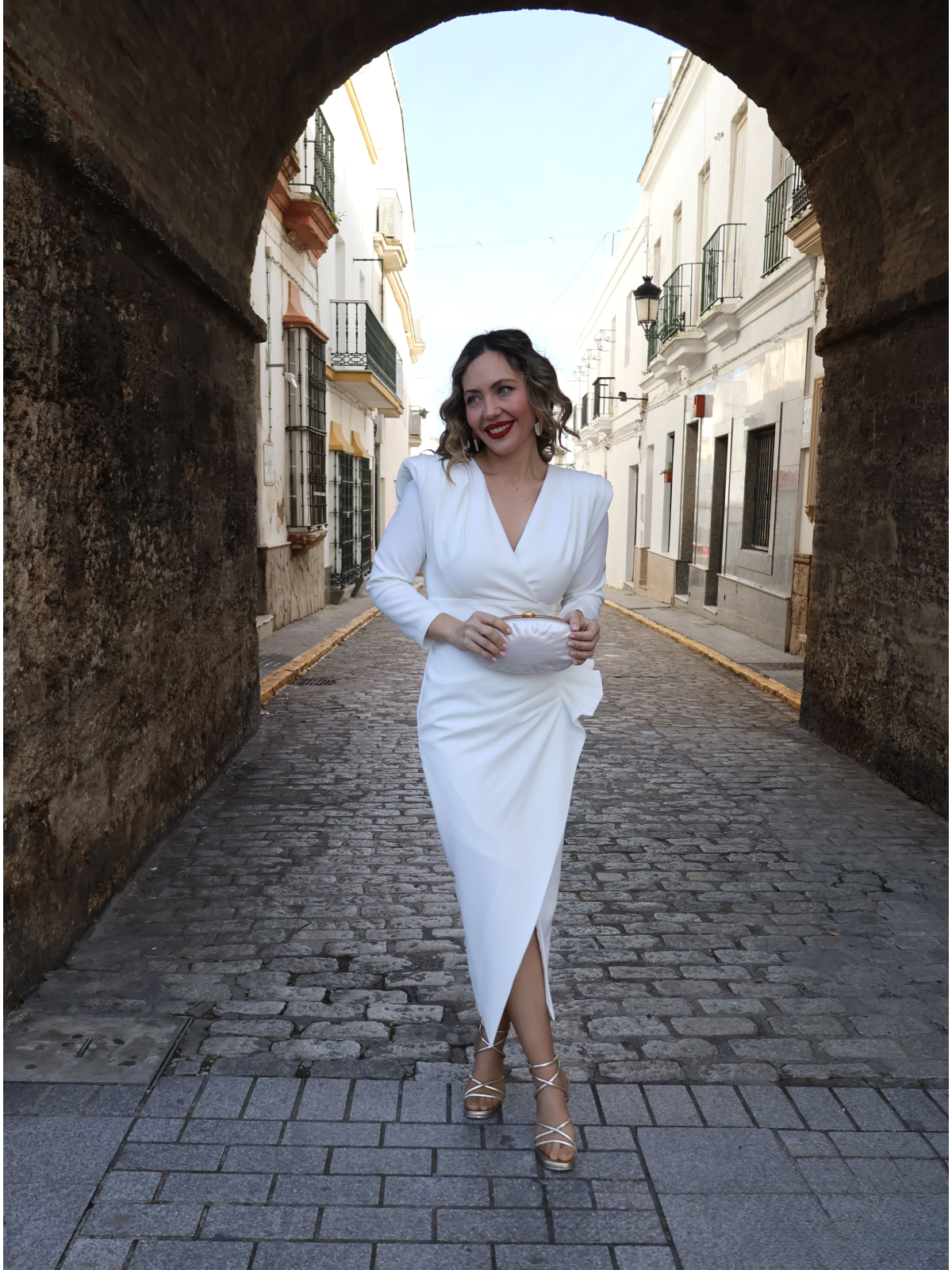 Vestido de fiesta midi, perfecto para mamás de comunión y bautizo.