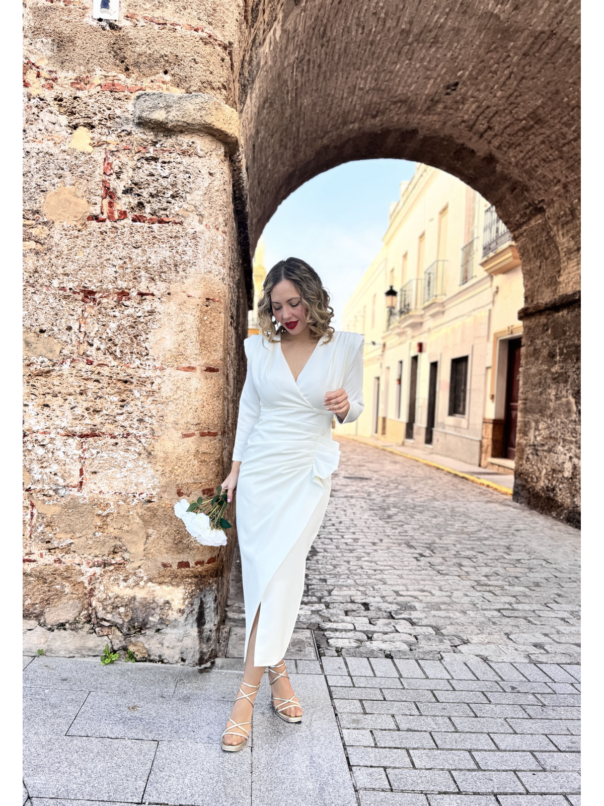 Vestido de fiesta midi, perfecto para mamás de comunión y bautizo.