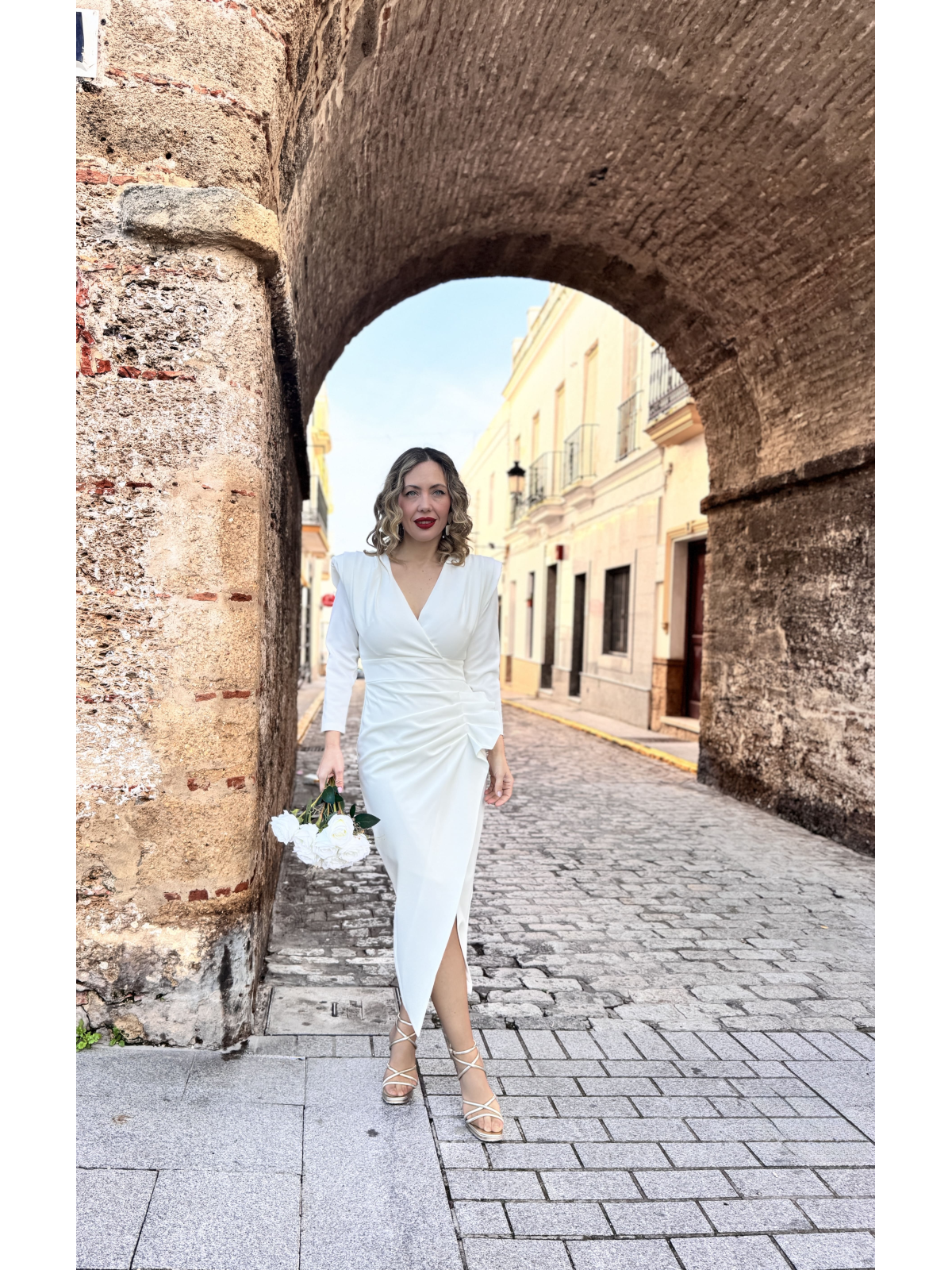 Vestido de fiesta midi, perfecto para mamás de comunión y bautizo.