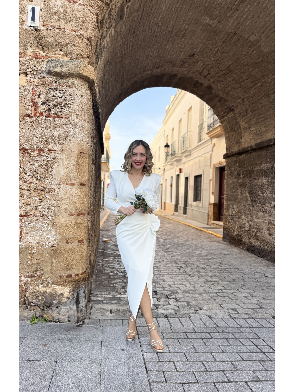 Vestido de fiesta midi, perfecto para mamás de comunión y bautizo.