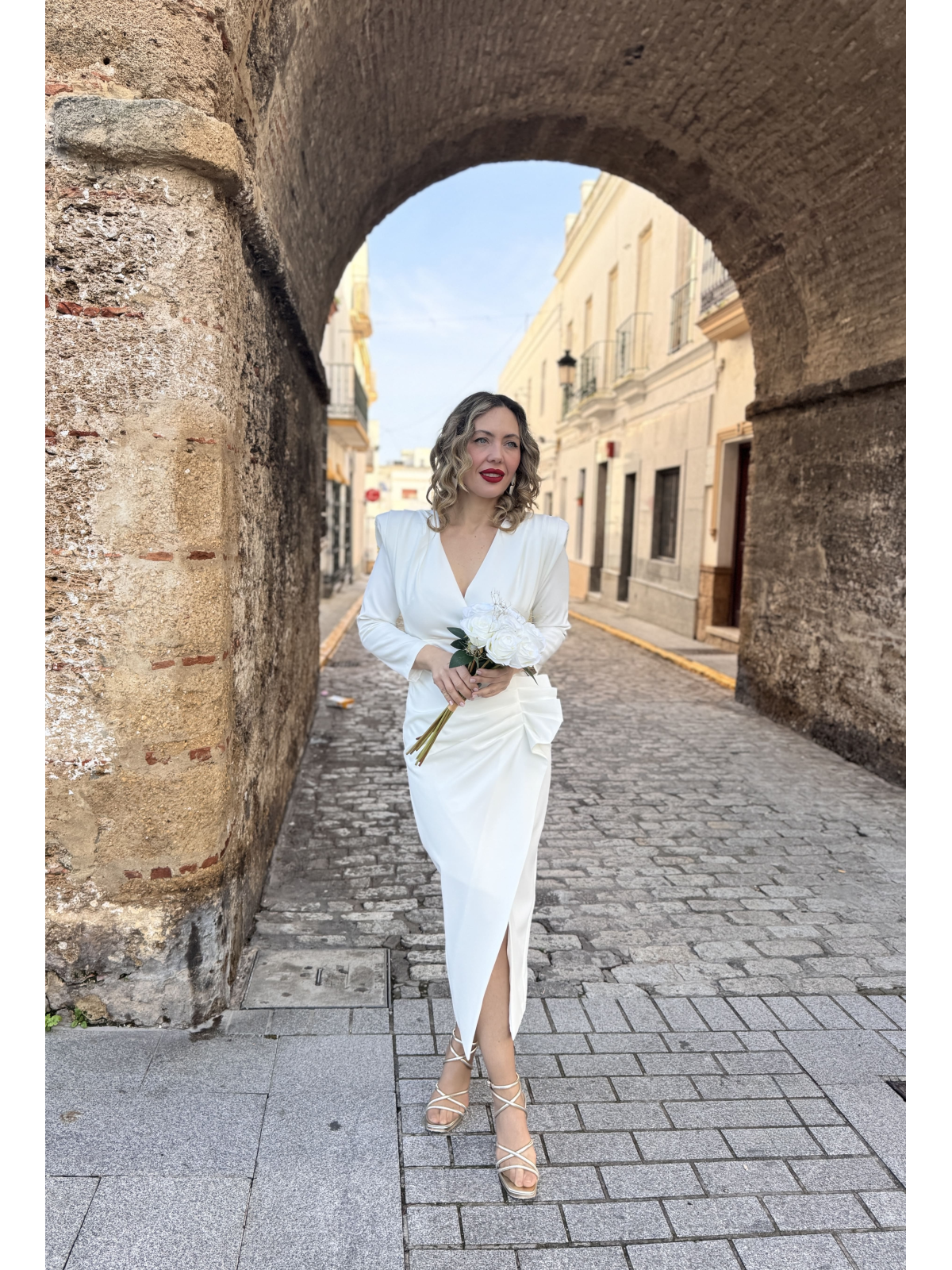 Vestido de fiesta midi, perfecto para mamás de comunión y bautizo.