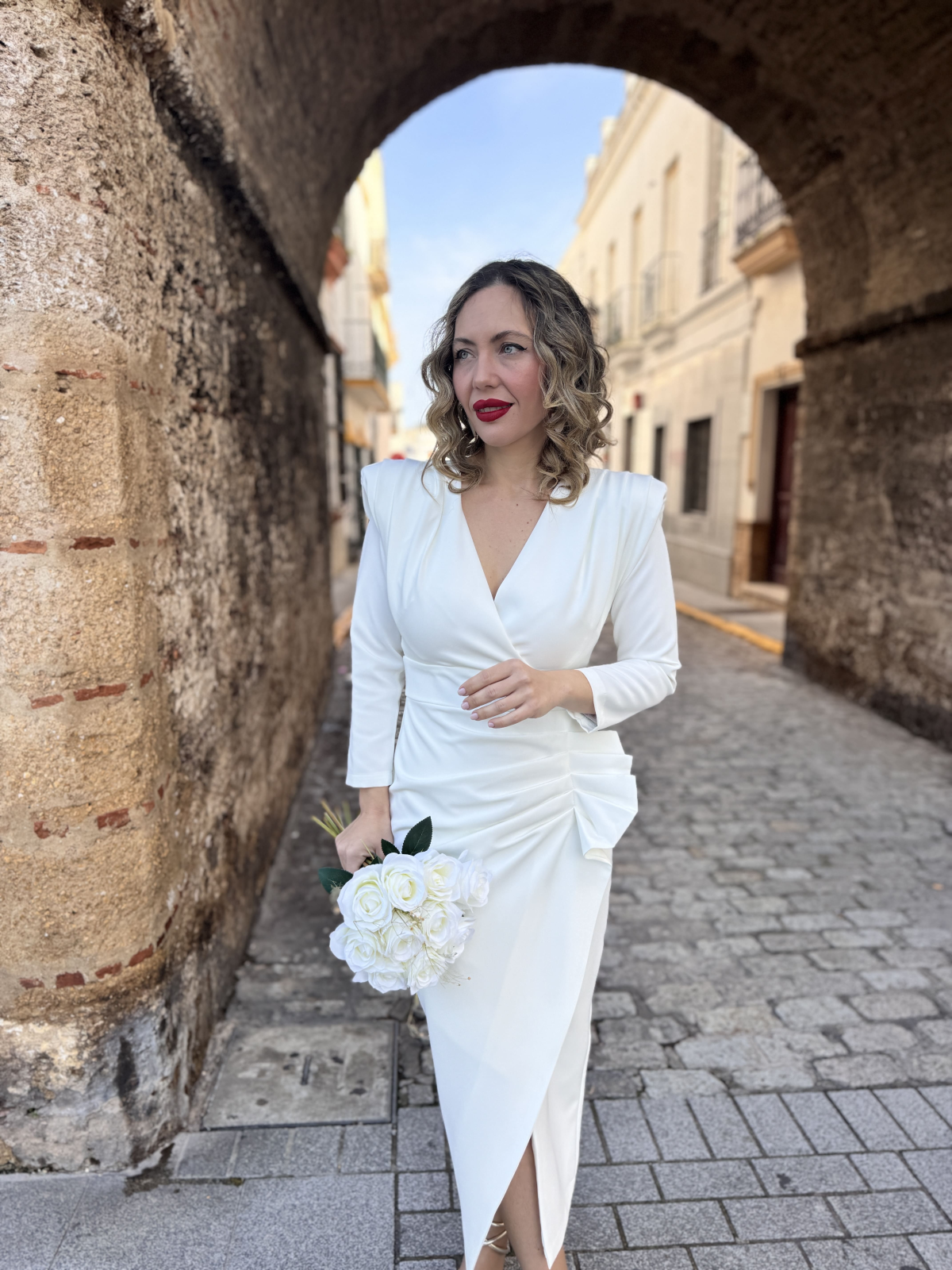 Vestido de fiesta midi, perfecto para mamás de comunión y bautizo.