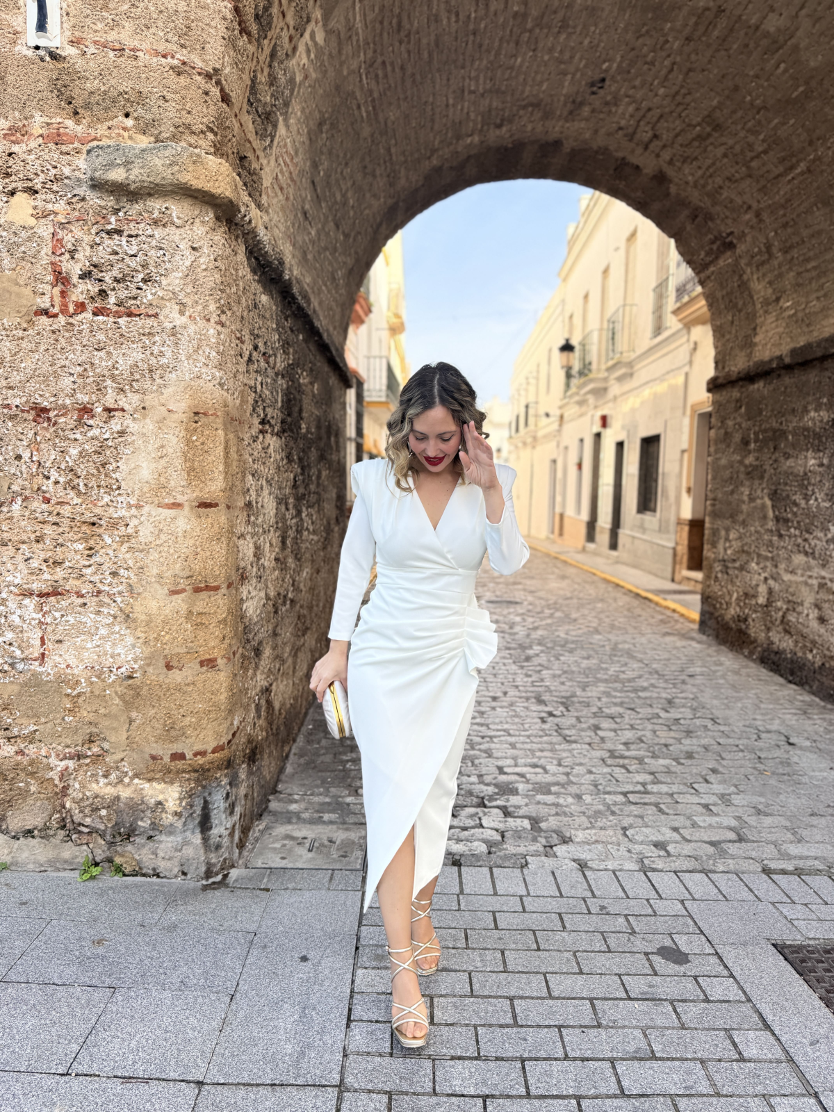 Vestido de fiesta midi, perfecto para mamás de comunión y bautizo.