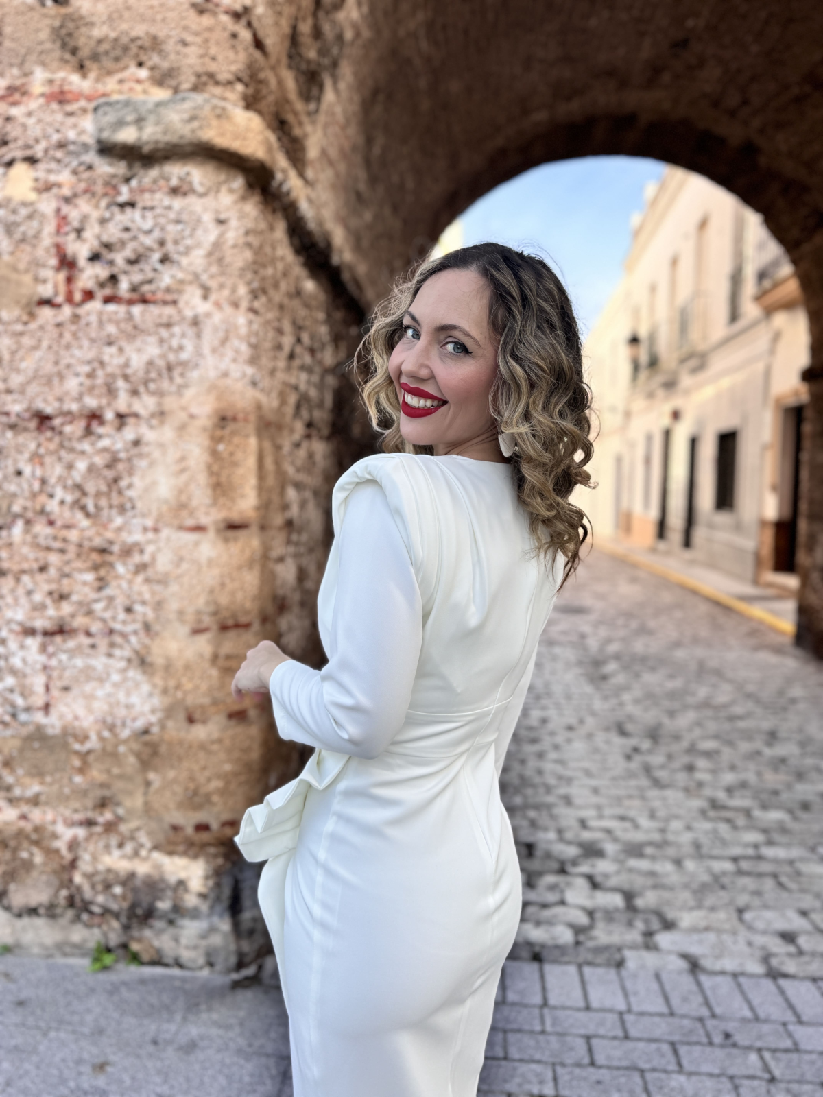 Vestido de fiesta midi, perfecto para mamás de comunión y bautizo.