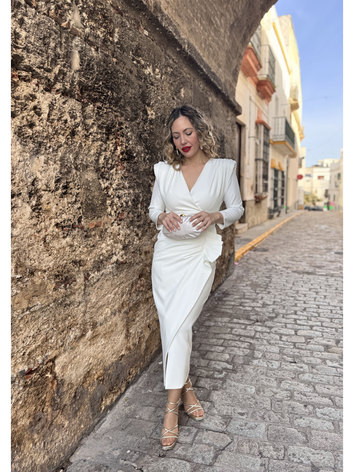 Vestido de fiesta midi, perfecto para mamás de comunión y bautizo.