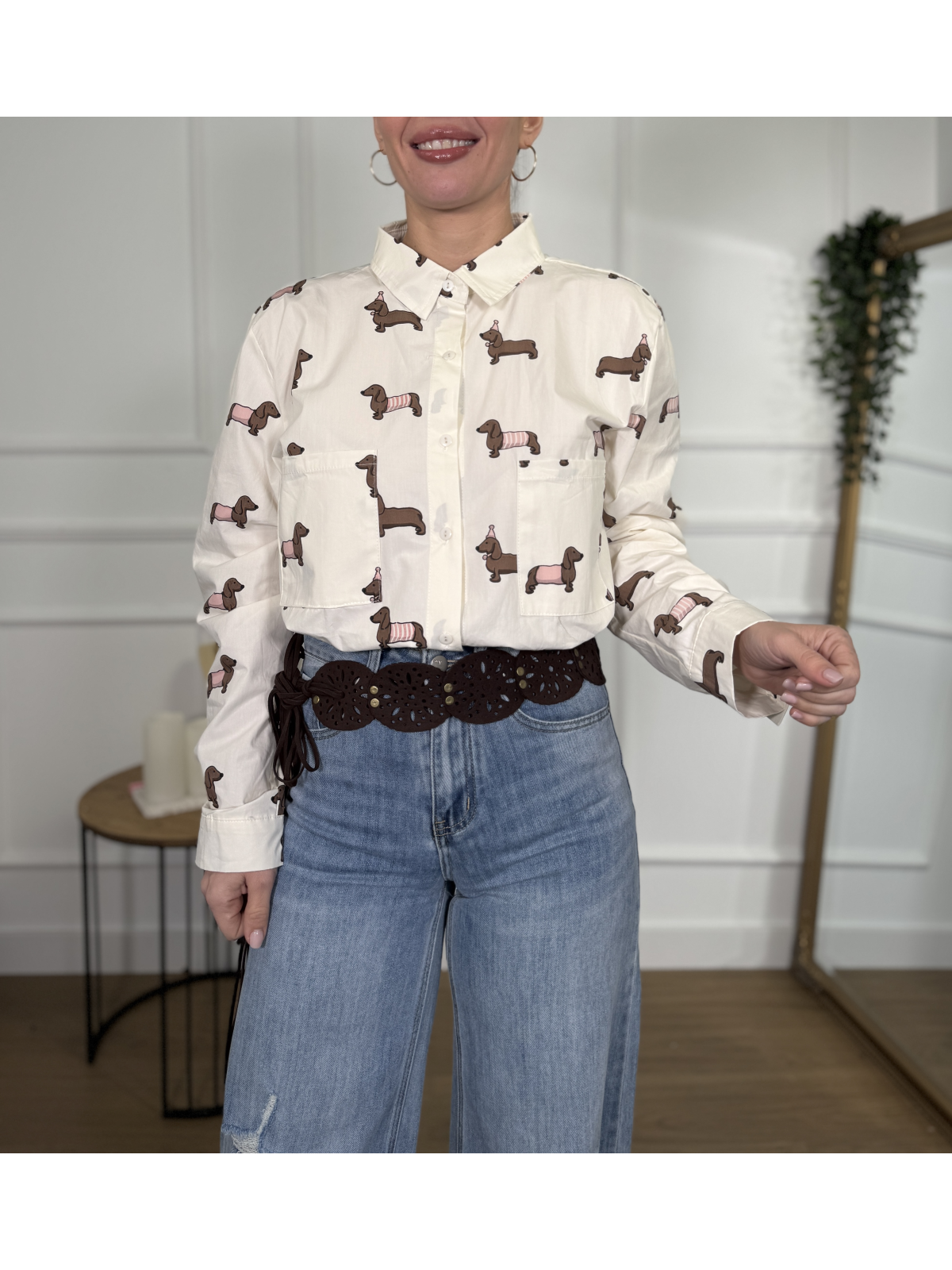 Camisa estampada de algodón en tono crudo con divertido print de perr