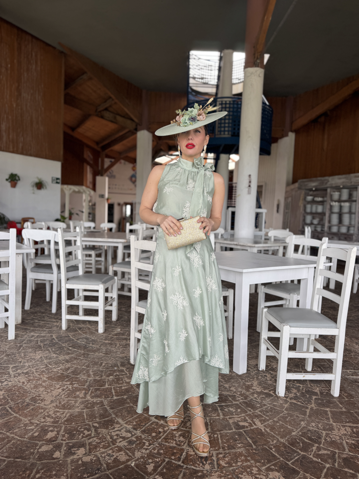 Conjunto de fiesta compuesto por top y falda.