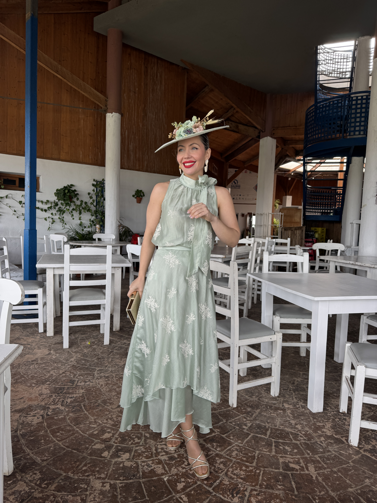 Conjunto de fiesta compuesto por top y falda.